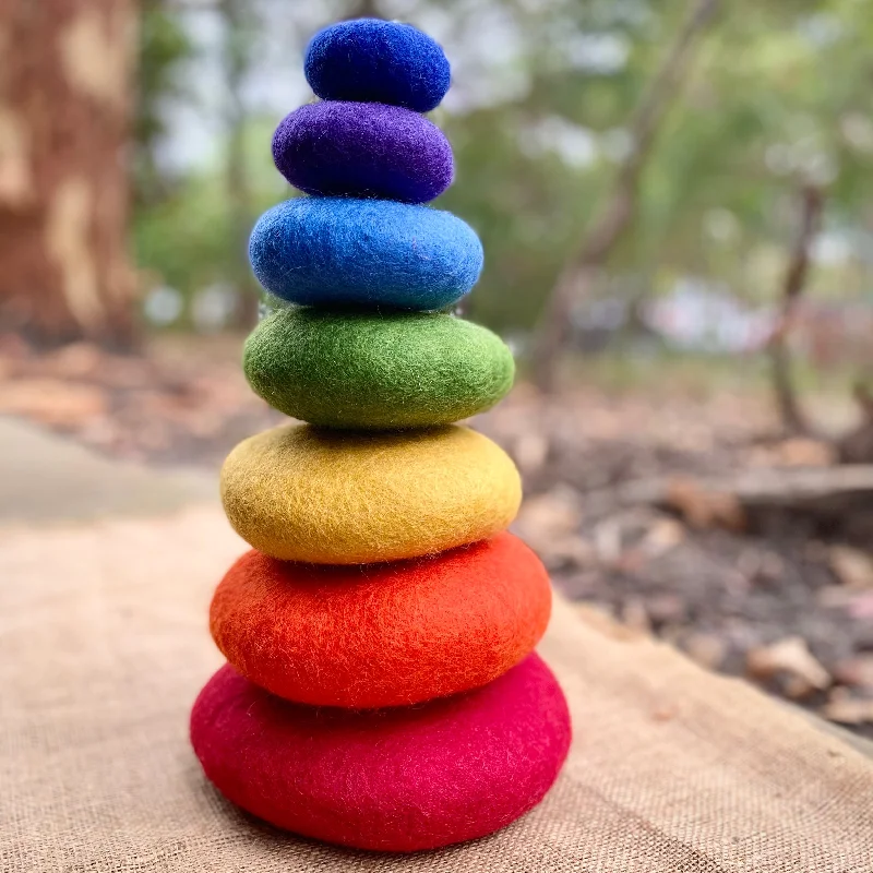 Papoose Stacking Rainbow Pebbles, 7 pieces